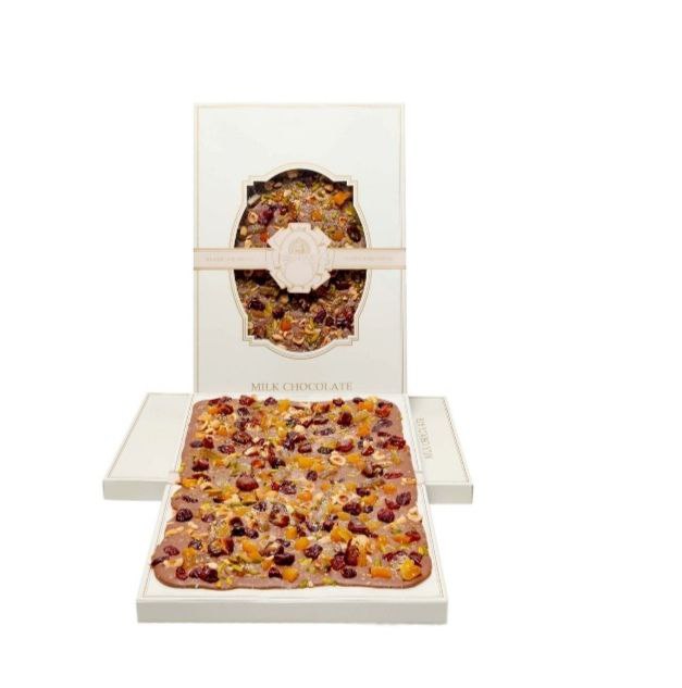 الفواكه المجففة وشوكولاتة الحليب