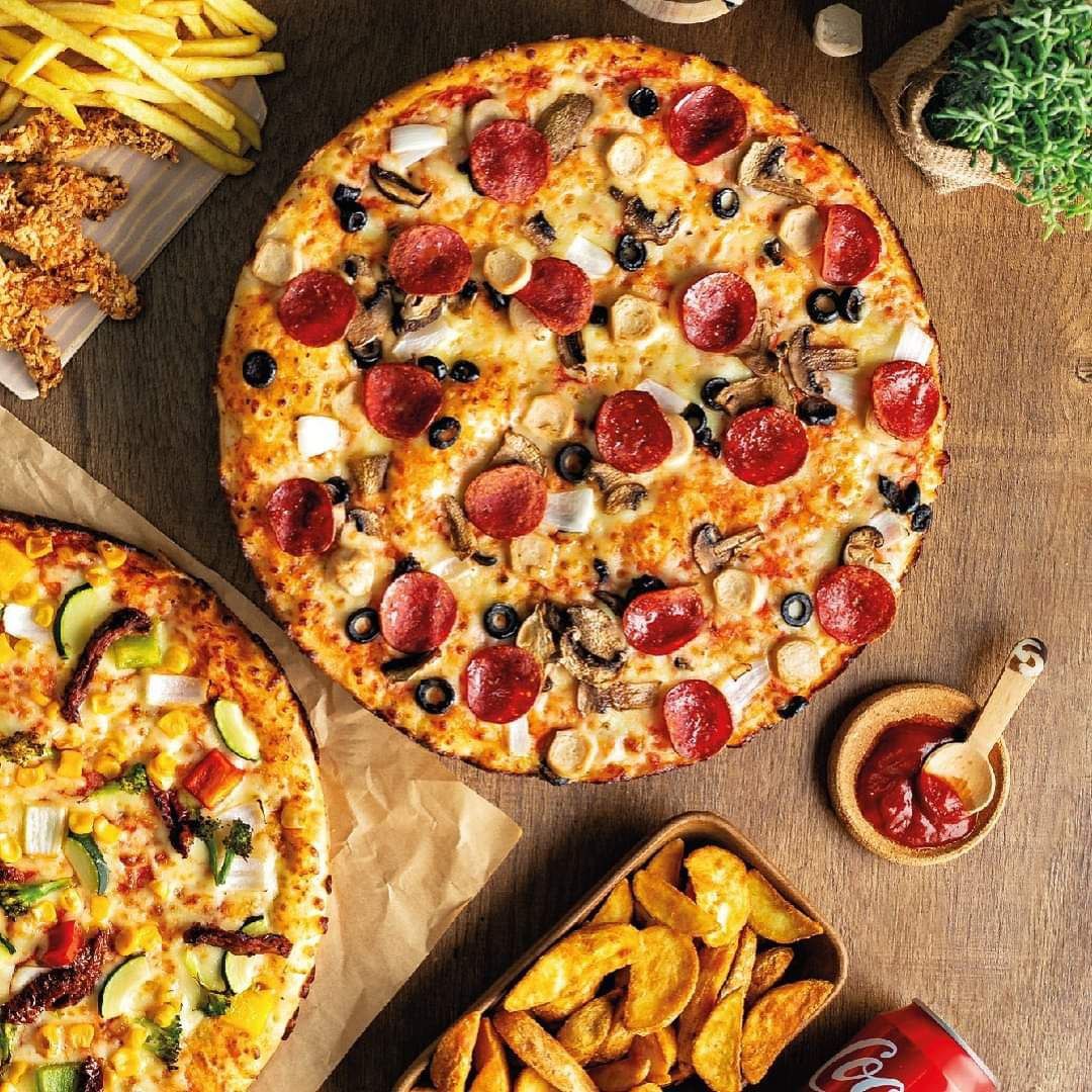 ثلاث طبقات بيتزا