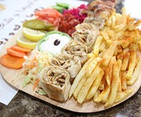 مطعم وشاورما الحميدي واليقين